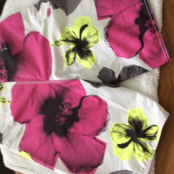 Men’s vintage quicksilver board shorts size 32 - Picture 4 of 5